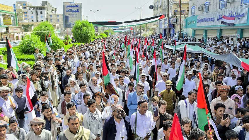 رفض للعدوان الاسرائيلي : وقفة جماهيرية في مأرب تندد باستمرار جرائم الاحتلال في غزة وتدعو لتحرك دولي لوقفها