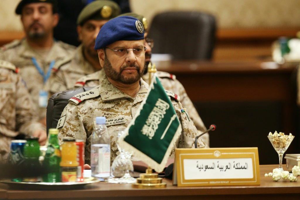 رئيس الأركان السعودي الفريق الأول الركن فياض بن حامد بن رقاد الرويلي يحضر اجتماع الدورة الخامسة عشرة لرؤساء أركان دول مجلس التعاون الخليجي الست في مدينة الكويت في 10 أيلول/سبتمبر 2018 (أ ف ب)