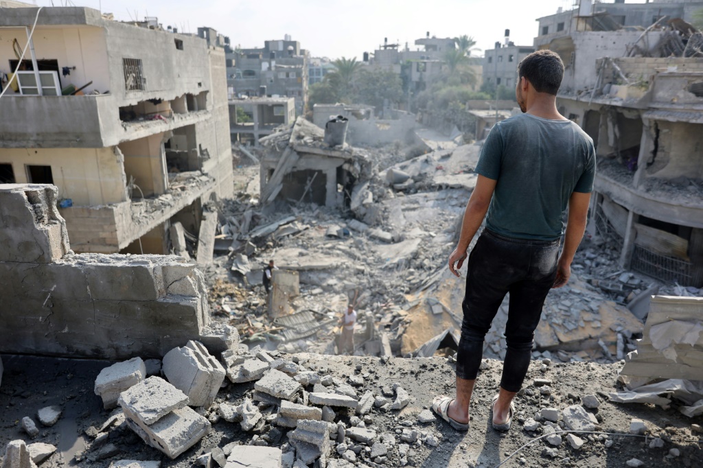 أدانت الخارجية الفلسطينية الجريمة البشعة التي ارتكبتها قوات الاحتلال اليوم في جباليا والتي راح ضحيتها أكثر من 41 شهيدا وعشرات المصابين والجرحى (أ ف ب)