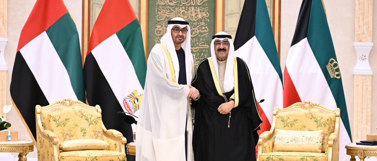 جانب من جلسة المباحثات بين الرئيس الإماراتي وأمير الكويت (أ ف ب)