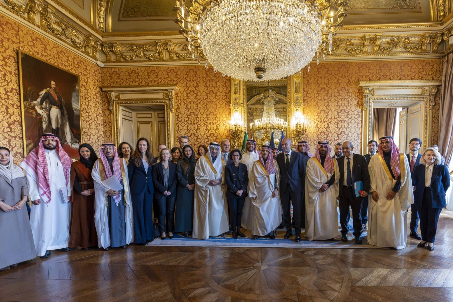 صورة جماعية لاجتماع اللجنة الوزارية السعودية - الفرنسية في باريس الجمعة (الشرق الأوسط)