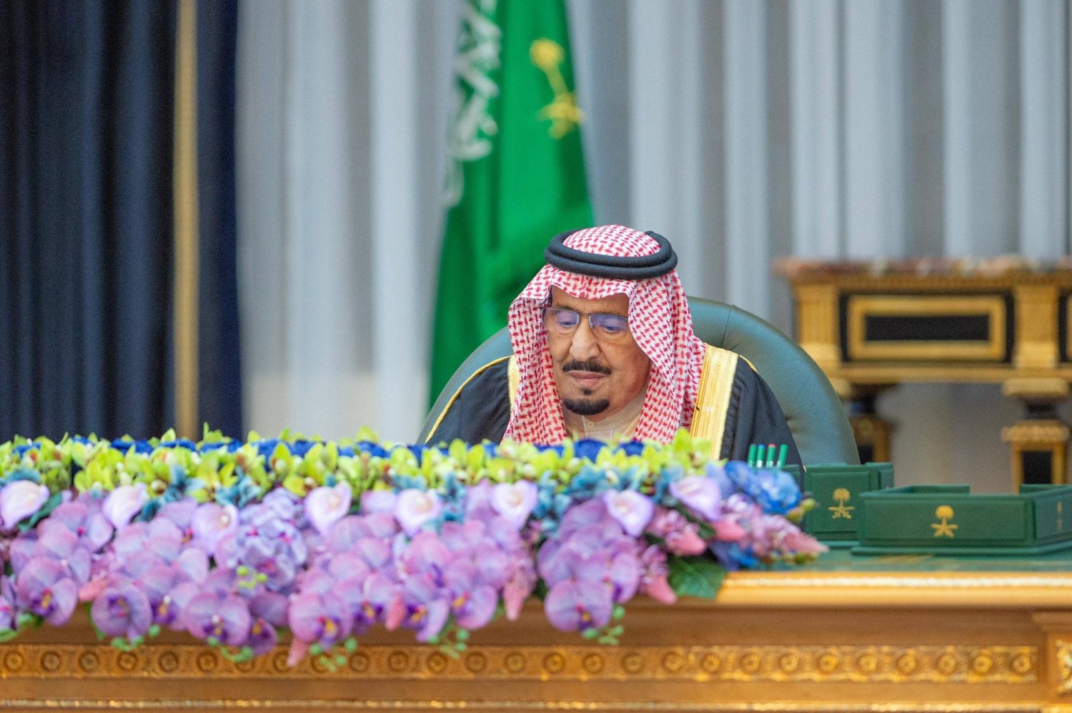 خادم الحرمين الشريفين الملك سلمان بن عبد العزيز لدى ترؤسه جلسة مجلس الوزراء التي عقدت في الرياض (واس)