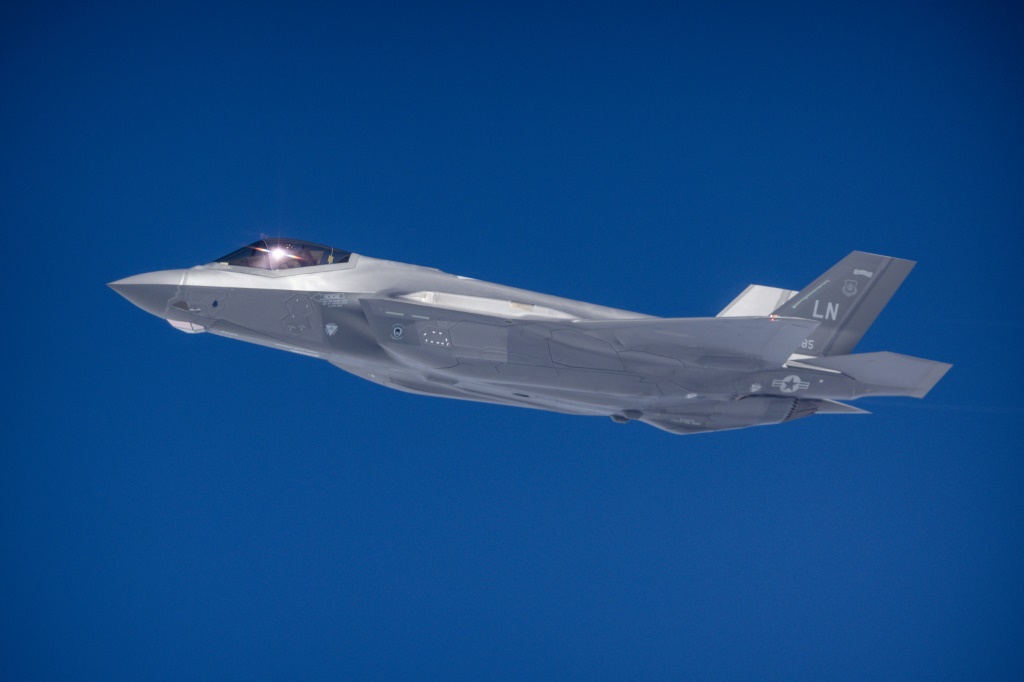 انتقد ماسك طائرة F-25 المقاتلة المتقدمة (أ ف ب)   