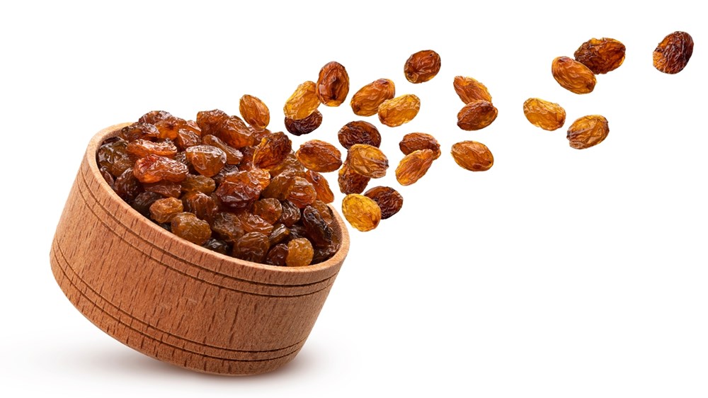 (الزبيب).. فيتامينات طبيعية تمدُّ الجسم بالصحة (زهرة الخليج)