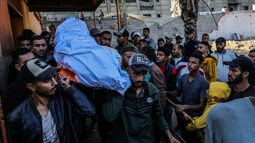 ارتفاع عدد القتلى إلى 25 فلسطينيا بقصف إسرائيلي على منزل ببيت لاهيا (الأناضول)