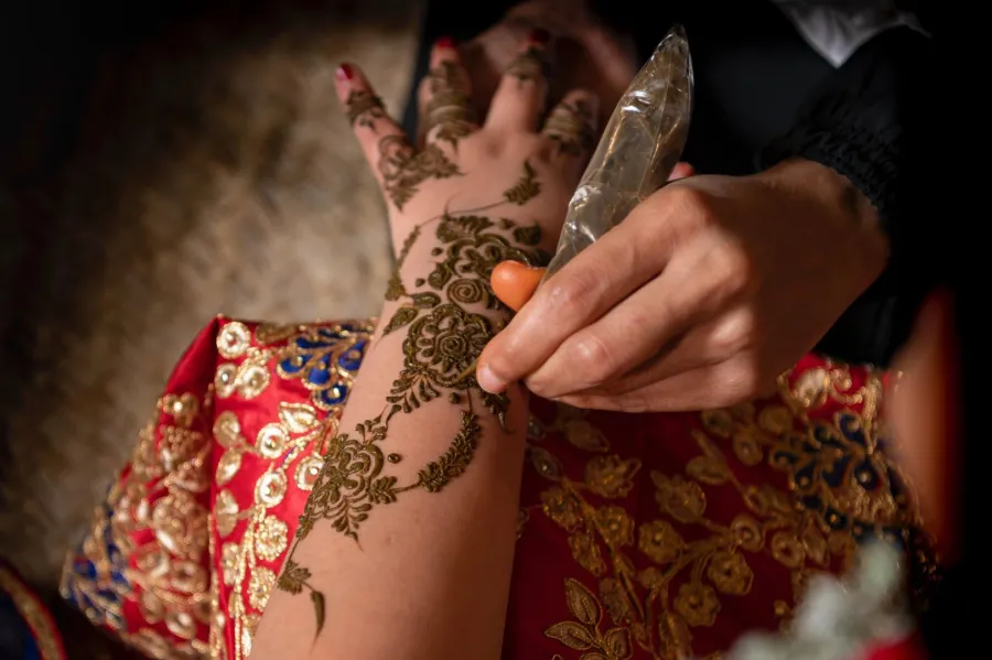 اليونسكو تصنف الحناء العربية على قائمة التراث العالمي غير المادي - الصورة من حساب وزير الثقافة السعودي على إكس