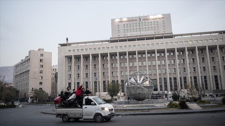 سقوط نظام حزب البعث في سوريا بعد حكم دام 61 عاما (الأناضول)