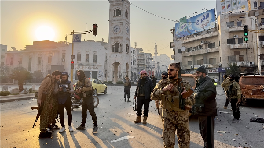  الدفاع المدني السوري: نبحث عن احتمال وجود أقبية سرية بسجن صيدنايا (الأناضول)