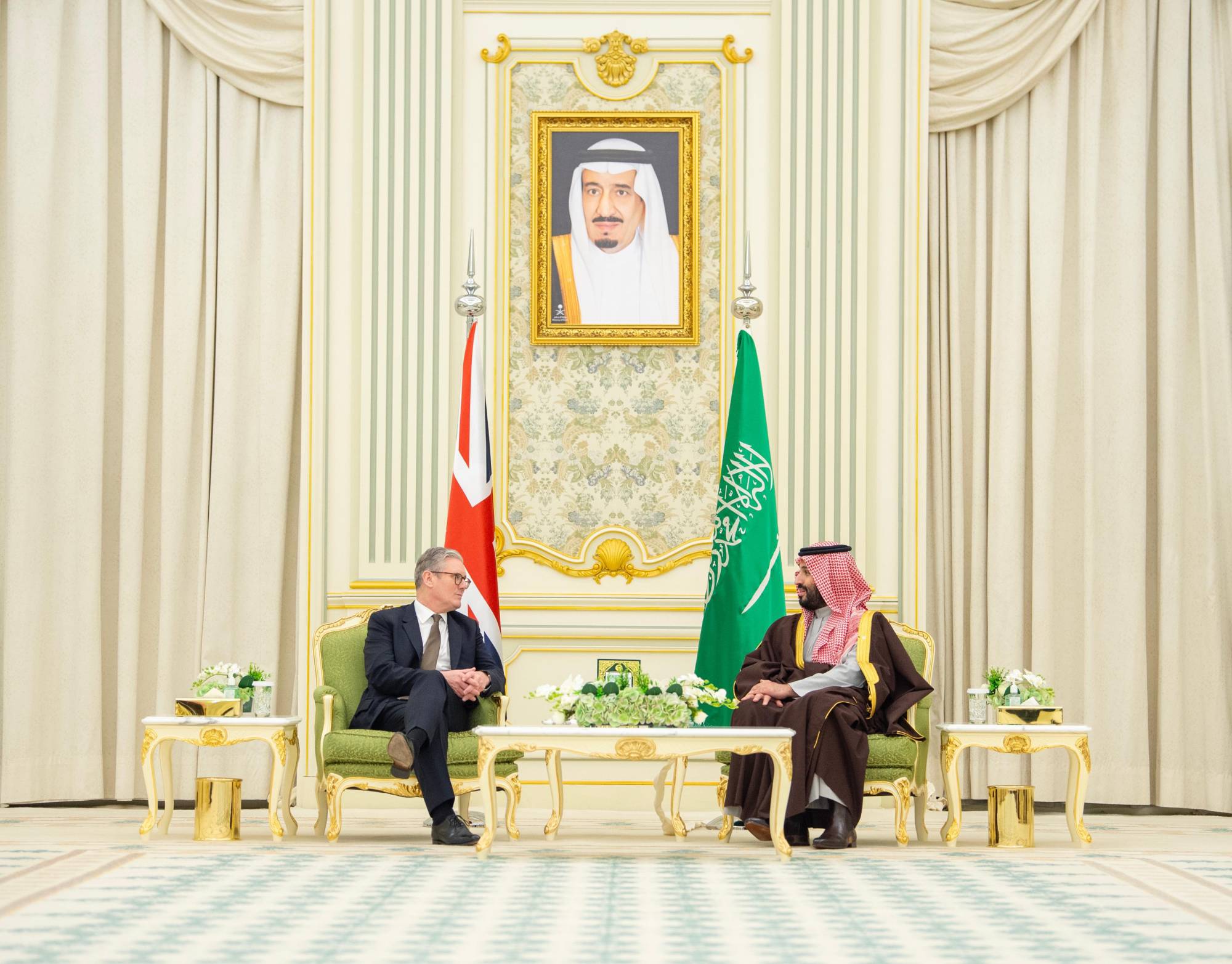 جانب من لقاء ولي العهد السعودي مع رئيس الوزراء البريطاني بالرياض (واس)