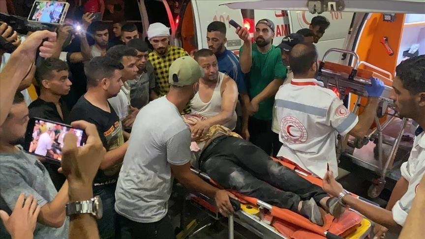 إبادة متواصلة.. قتلى وجرحى فلسطينيون بقصف إسرائيلي على مدينة غزة (الأناضول)