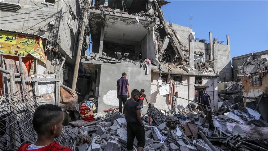 بينهم أطفال.. إسرائيل تقتل 20 فلسطينيا وتنسف منازل شمالي غزة (الأناضول)