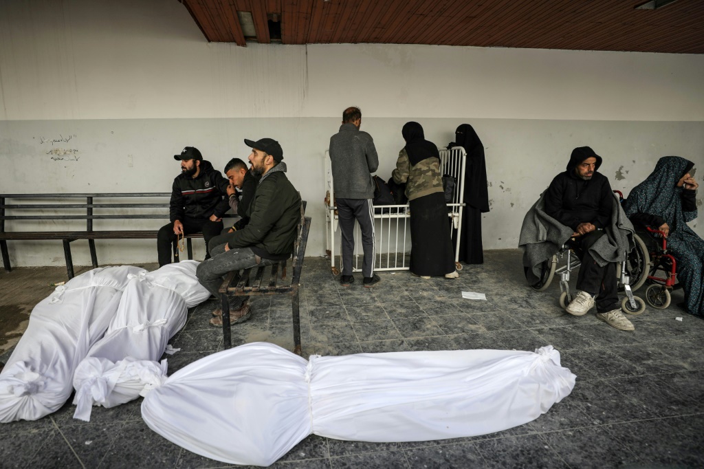 يكشف تحقيق أوين عن رفض “بي بي سي” أكثر من مرة الاعتراضات التي سجلها عشرات الموظفين الذين طالبوا المؤسسة، على مدار الأشهر الـ 14 الماضية، بالتمسك بمعايير بالنزاهة والإنصاف (أ ف ب)