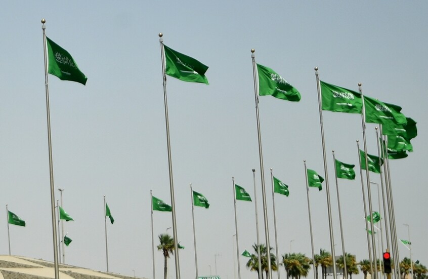 السعودية.. مصرع شخص وإصابة 10 آخرين في تصادم 20 مركبة والمرور يعلق (سبوتنيك)