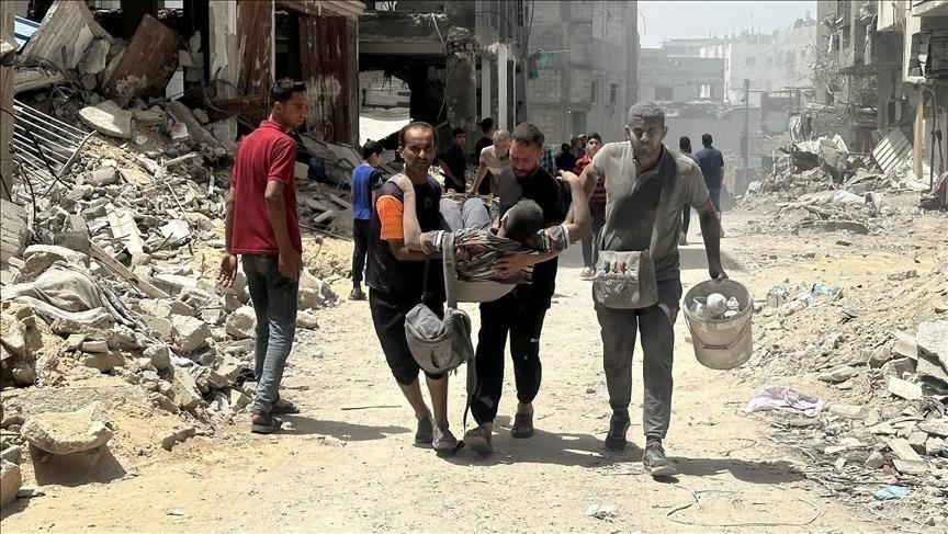 غزة تباد.. إسرائيل تستهدف عناصر تأمين مساعدات وتقتل 14 مدنيا (الأناضول)