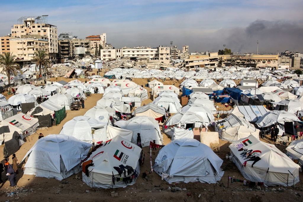    مخيم لنازحين فلسطينيين وسط مدينة غزة في 11 كانون الأول/ديسمبر 2024 ( ف ب)   