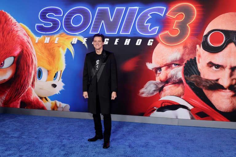 جيم كاري خلال حضوره العرض الأول لفيلم "Sonic The Hedgehog 3" من إنتاج شركة "باراماونت" في 16 كانون الأول/ديسمبر 2024 في هوليوود بولاية كاليفورنيا الأميركية (غيتي بواسطة ا ف ب)