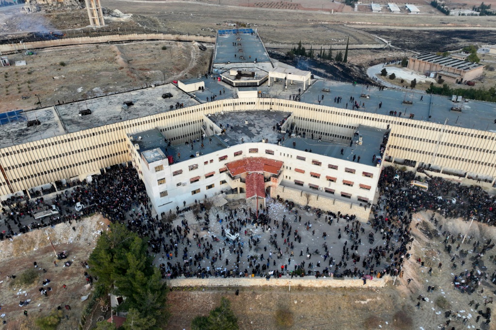 صورة من الجو لسجن صيدنايا قرب دمشق في التاسع من كانون الأول/ديسمبر 2024 (أ ف ب)   