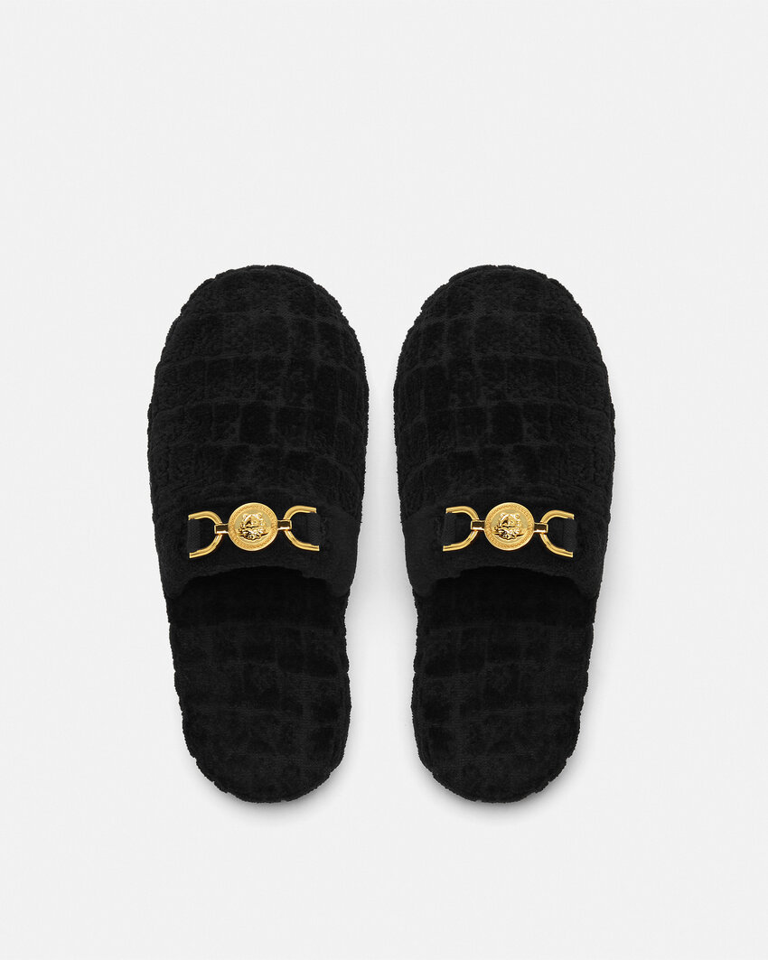 حذاء Slippers للمنزل من Versace - المصدر : Versace