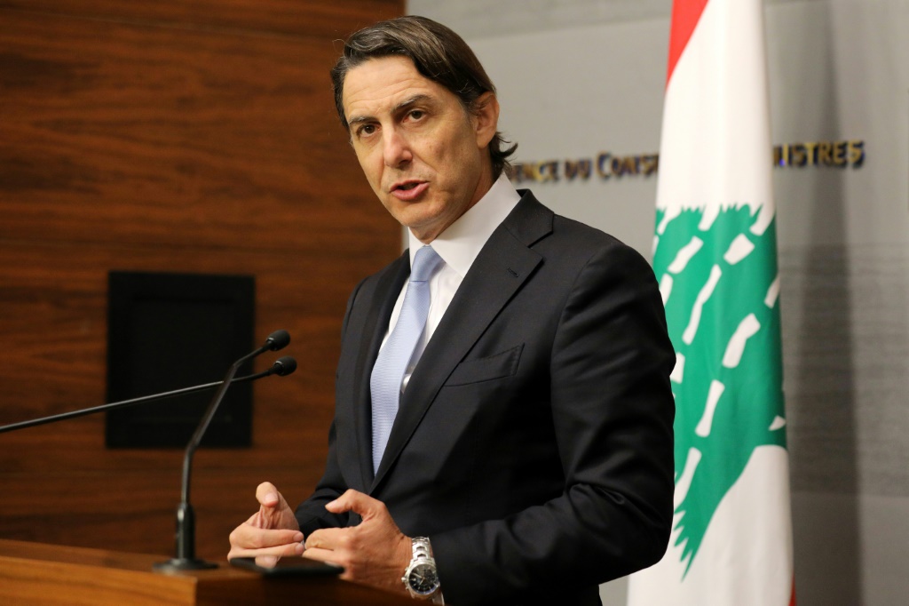 المبعوث الأميركي الخاص آموس هوكستين يتحدث خلال مؤتمر صحافي بعد لقائه رئيس الوزراء اللبناني نجيب ميقاتي، في بيروت في السادس من كانون الثاني/يناير 2025 (أ ف ب)   