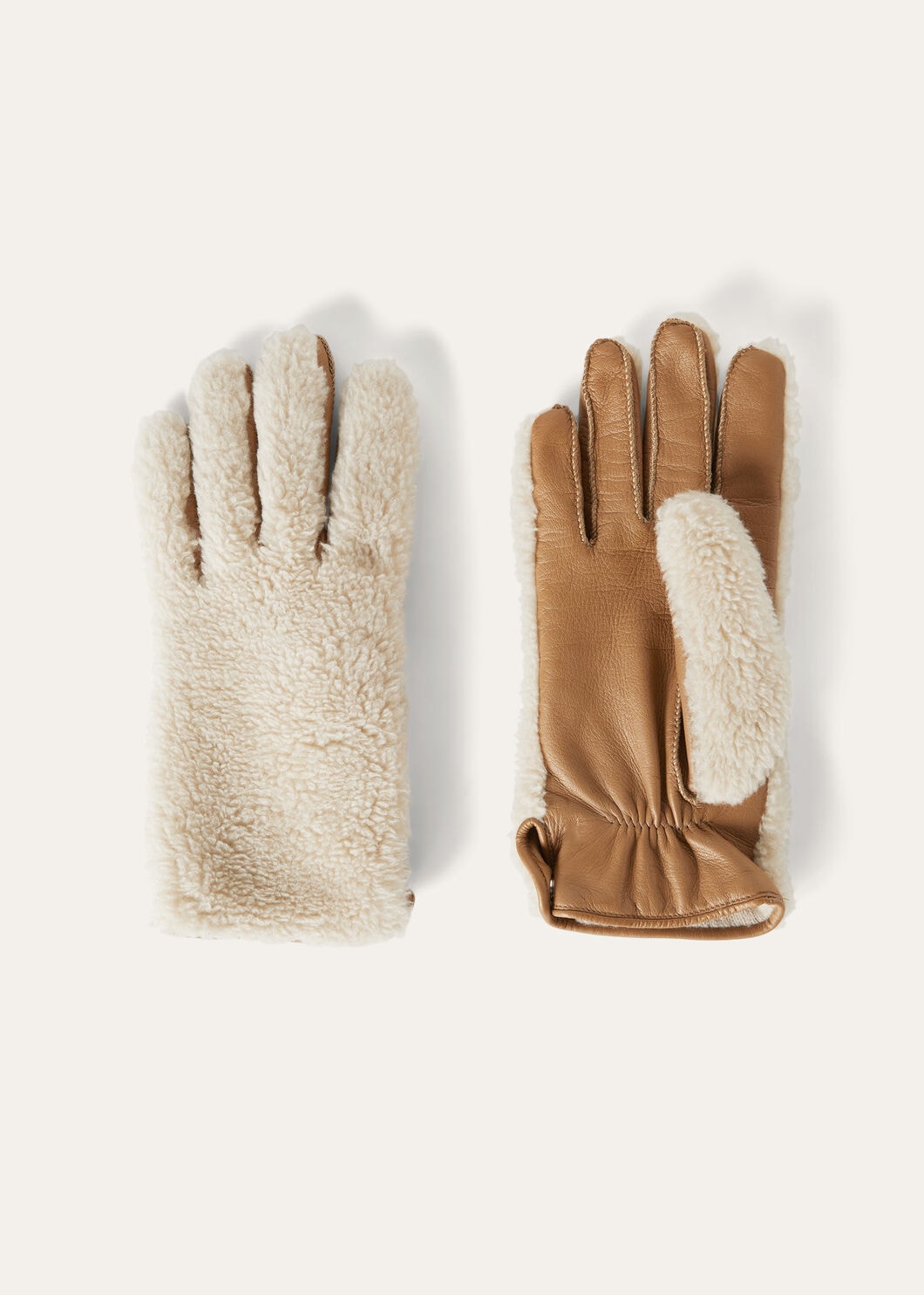 قفّاز من الجلد وصوف الـShearling من Loro Piana - المصدر : Loro Piana