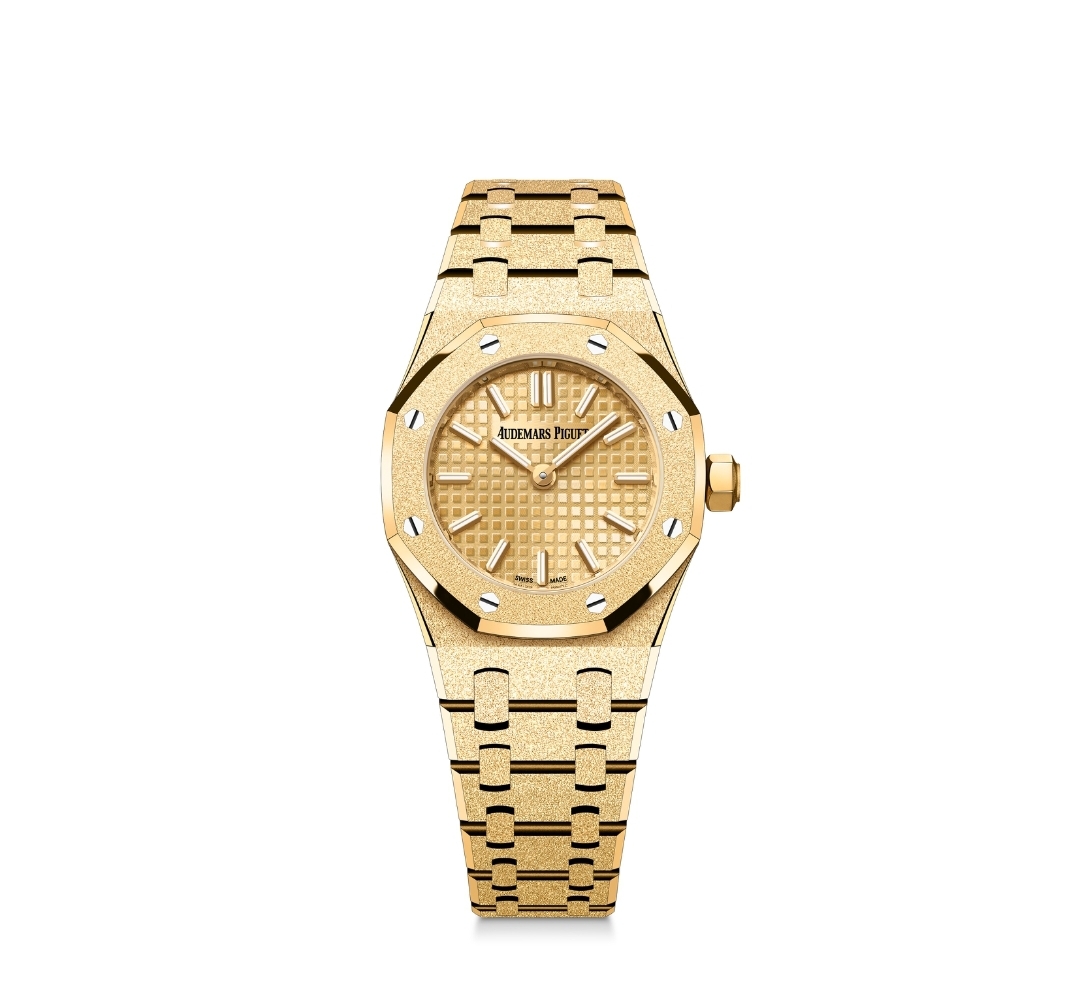 ساعة Royal Oak Mini Frosted Gold من أوديمار بيغه Audemars Piguet -الصورة من مكتب العلاقات العامة