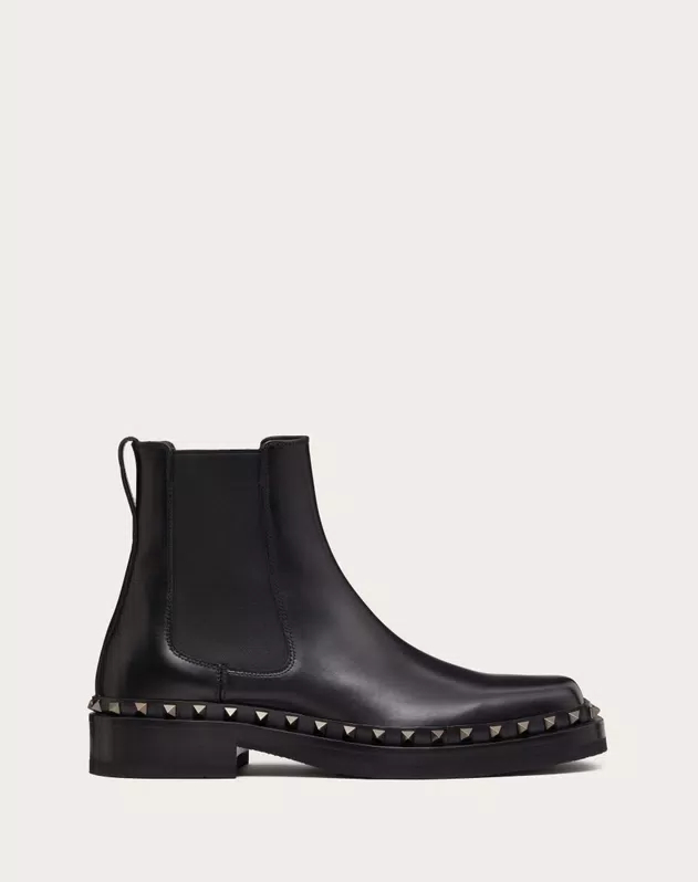 حذاء Chelsea Boots الأسود مع Studs - المصدر : Valentino