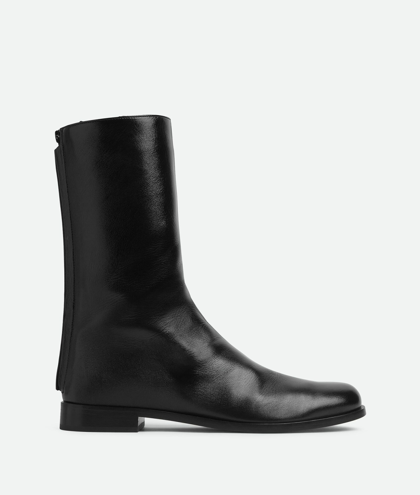 حذاء Chelsea Boots أسود يرقبة طويلة - المصدر : Bottega Veneta