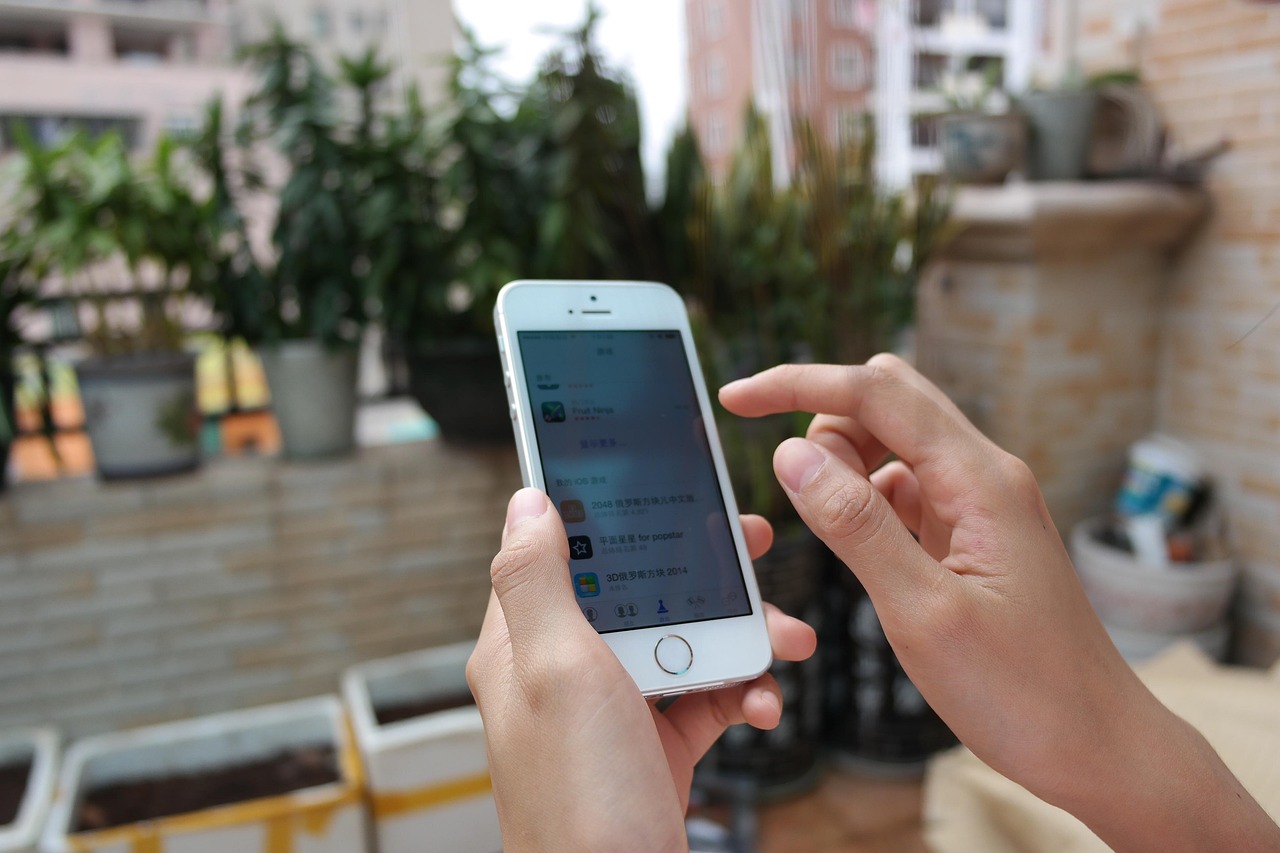 ميزة في iOS 18.3 تثير الجدل.. هل يشكل الذكاء الاصطناعي خطرا؟ (بيكسابي)