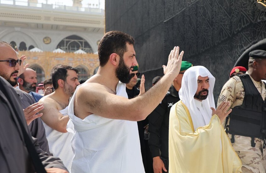 الرئيس السوري أحمد الشرع يؤدي مناسك العمرة (روسيا اليوم)