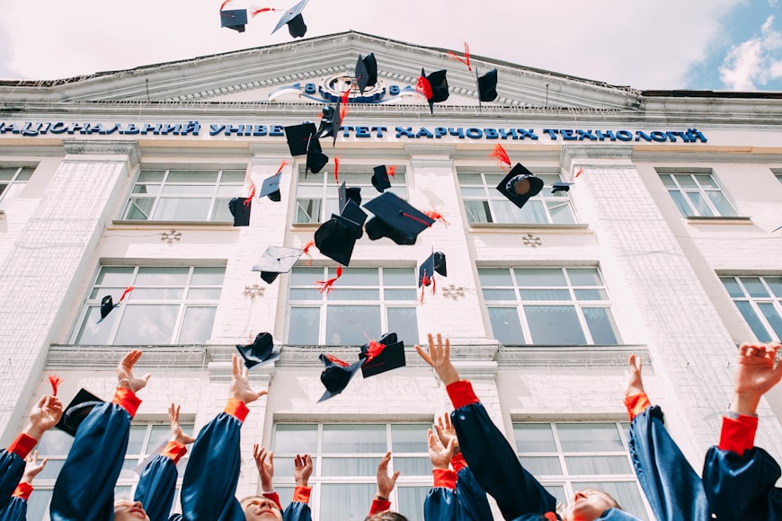 كيف تختار تخصصك الجامعي؟ (أونسبلاش)