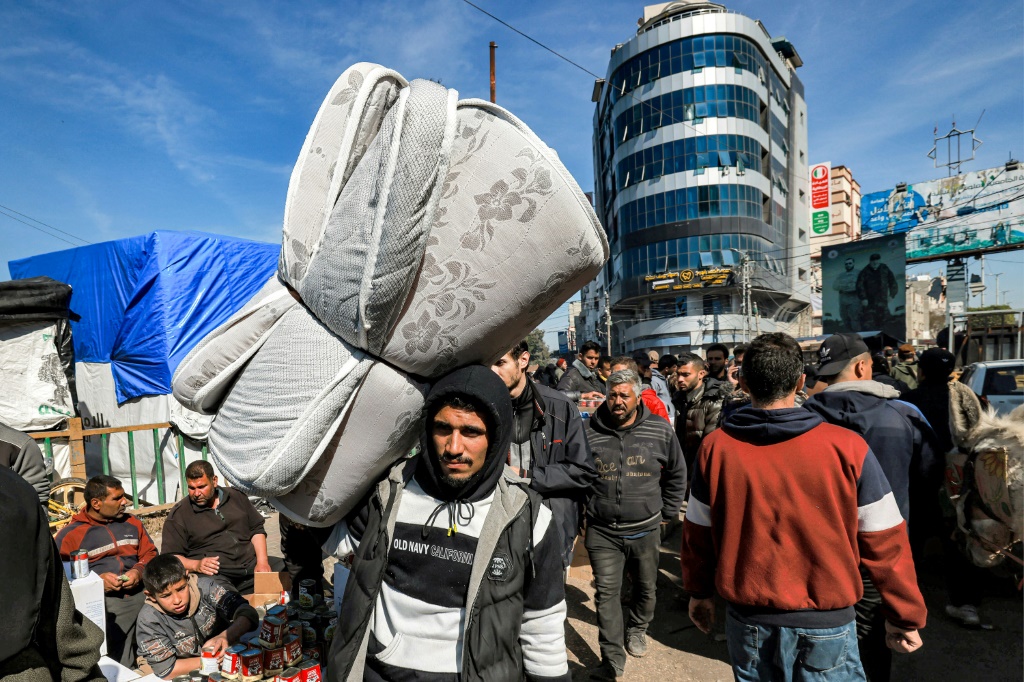غزيون يردون على اقتراح ترامب بالرفض (أ ف ب)    