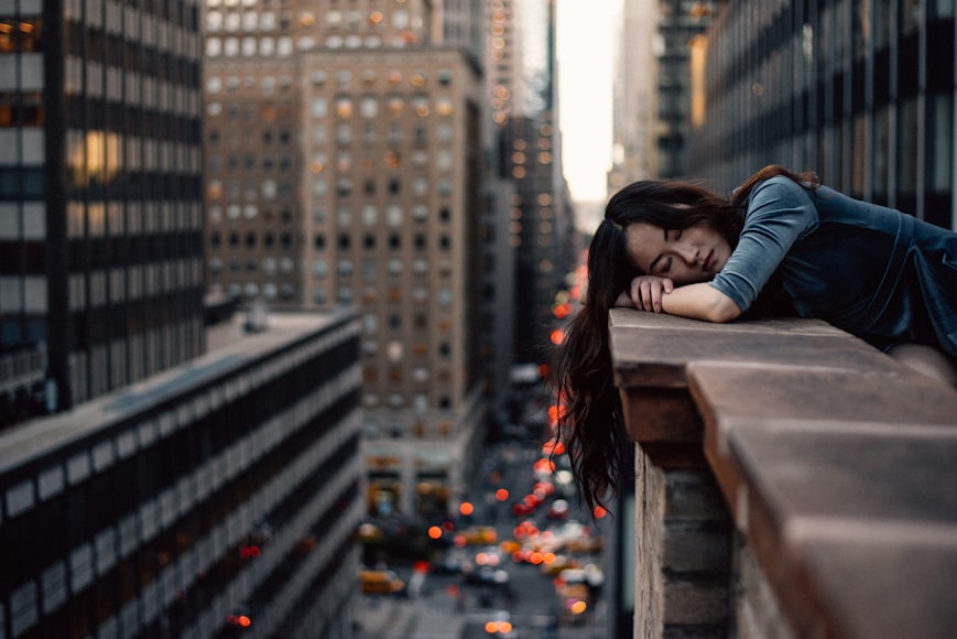 كيف يؤثر توقيت النوم على الحالة المزاجية للإنسان؟ (أونسبلاش)