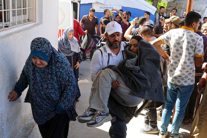 مصابون خلال عملية إسرائيلية في مخيم جباليا للاجئين وسط قطاع غزة يصلون إلى مستشفى الأهلي العربي المعروف أيضًا باسم المستشفى المعمداني في مدينة غزة في 21 أكتوبر (واس)