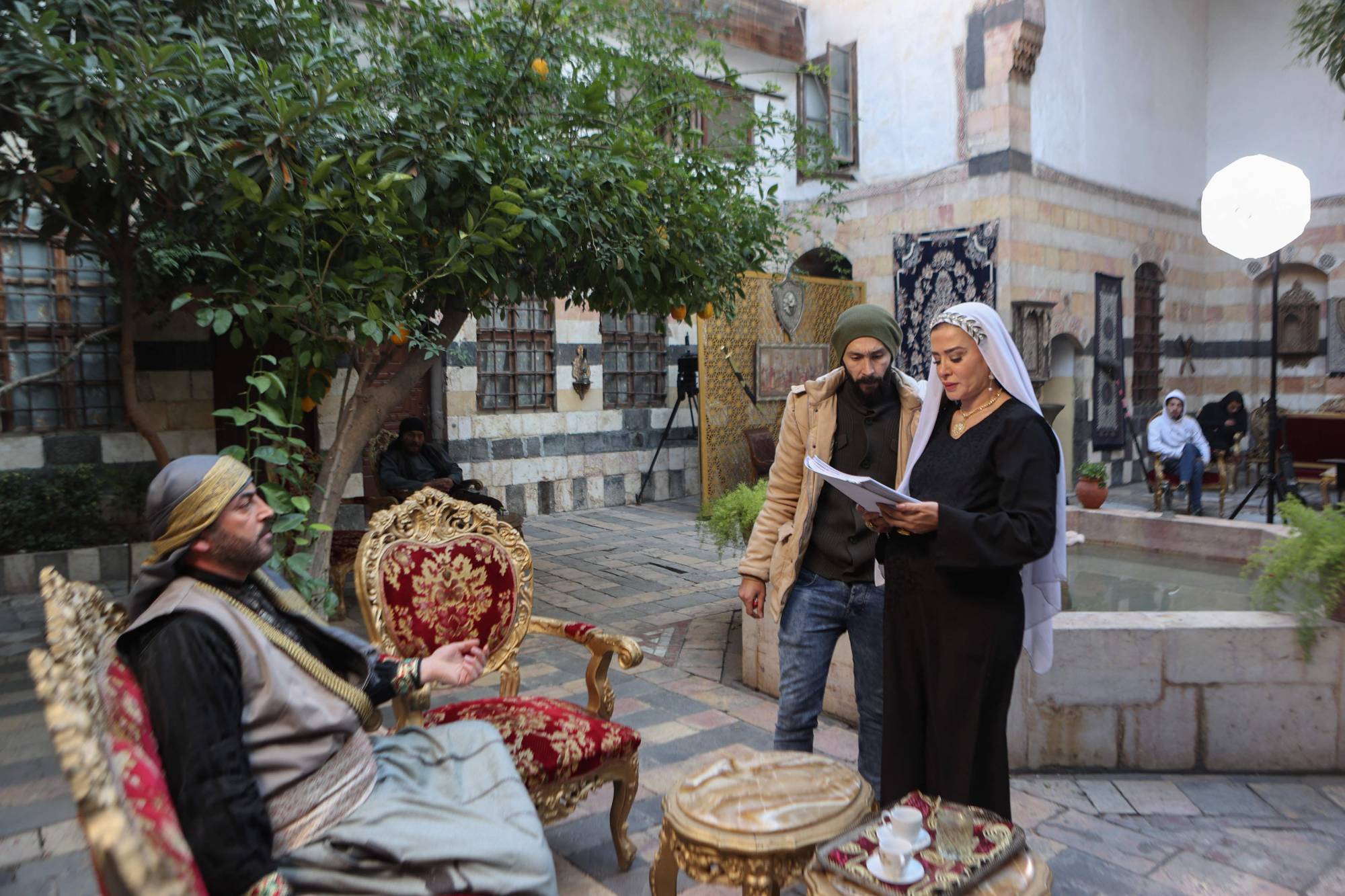 تصوير مسلسل لموسم رمضان القادم في دمشق القديمة بعنوان «بنات الباشا» (أ.ف.ب)