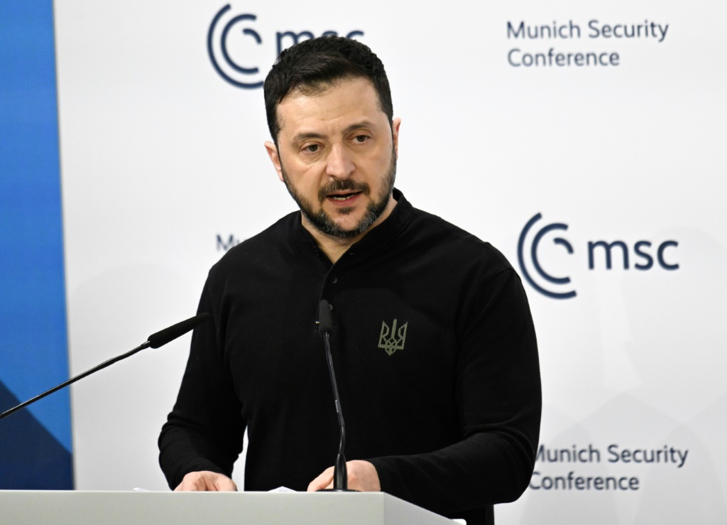    الرئيس الأوكراني فولوديمير زيلينسكي متحدثا خلال مؤتمر ميونيخ للأمن، في 15 شباط/فبراير 2025 (أ ف ب)   