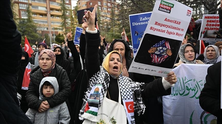 المظاهرة كانت أمام السفارة الإسرائيلية في أنقرة، وساحة بايزيد في إسطنبول (الأناضول)