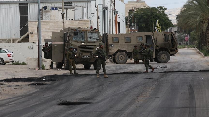 تخللها إصابة 3 فلسطينيين واعتقال 14.. اقتحامات إسرائيلية متفرقة بالضفة (الأناضول)