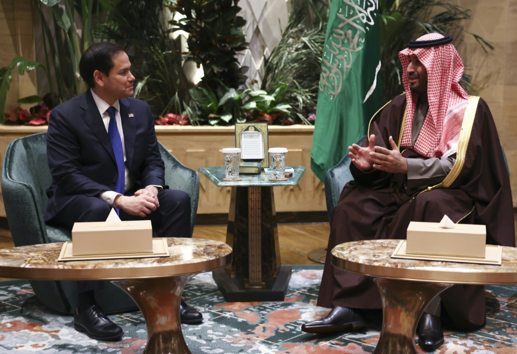 وزير الخارجية الاميركي ماركو روبيو خلال لقائه ولي العهد السعودي الامير محمد بن سلمان في الرياض في 17 شباط/فبراير 2025 (أ ف ب)   