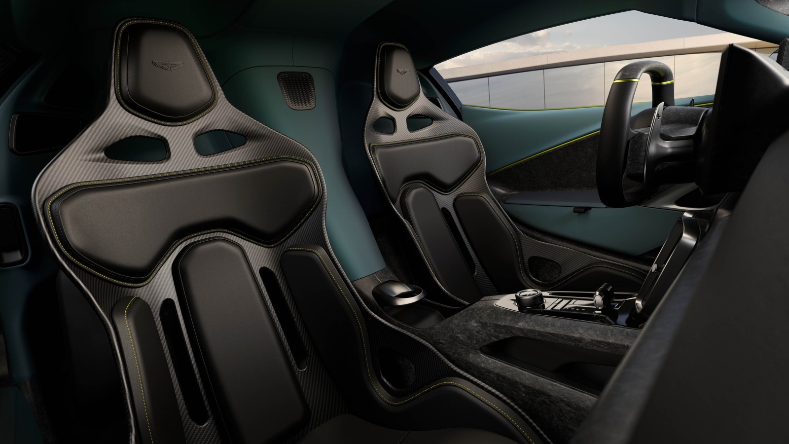 مقاعد Valhalla مصنوعة بقطعة واحدة من ألياف الكربون - المصدر: Aston Martin