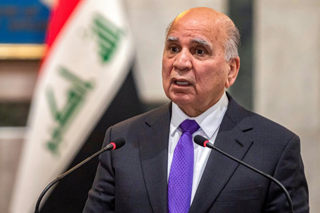 وزير الخارجية العراقي فؤاد حسين خلال مؤتمر صحافي مشترك مع نظيره التركي هاكان فيدان في بغداد في 26 كانون الثاني/يناير 2025 (ا ف ب)   