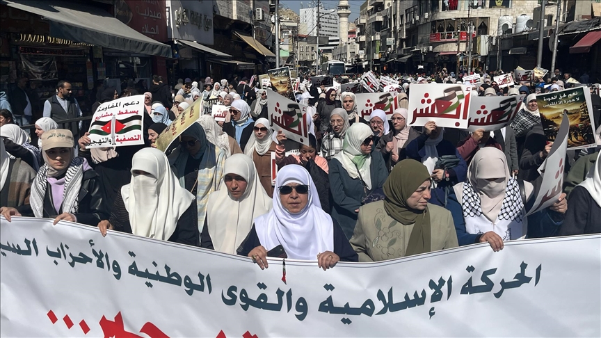 عمان.. مئات الأردنيين يشاركون بمسيرة رفضا لتهجير الفلسطينيين (الأناضول)
