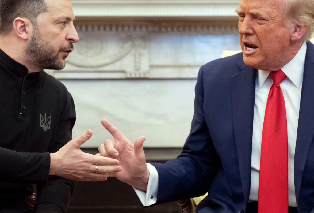    الرئيس الأميركي دونالد ترامب ونظيره الأوكراني فولوديمير زيلينسكي في المكتب البيضاوي في واشنطن بتاريخ 28 شباط/فبراير 2025 (أ ف ب)   