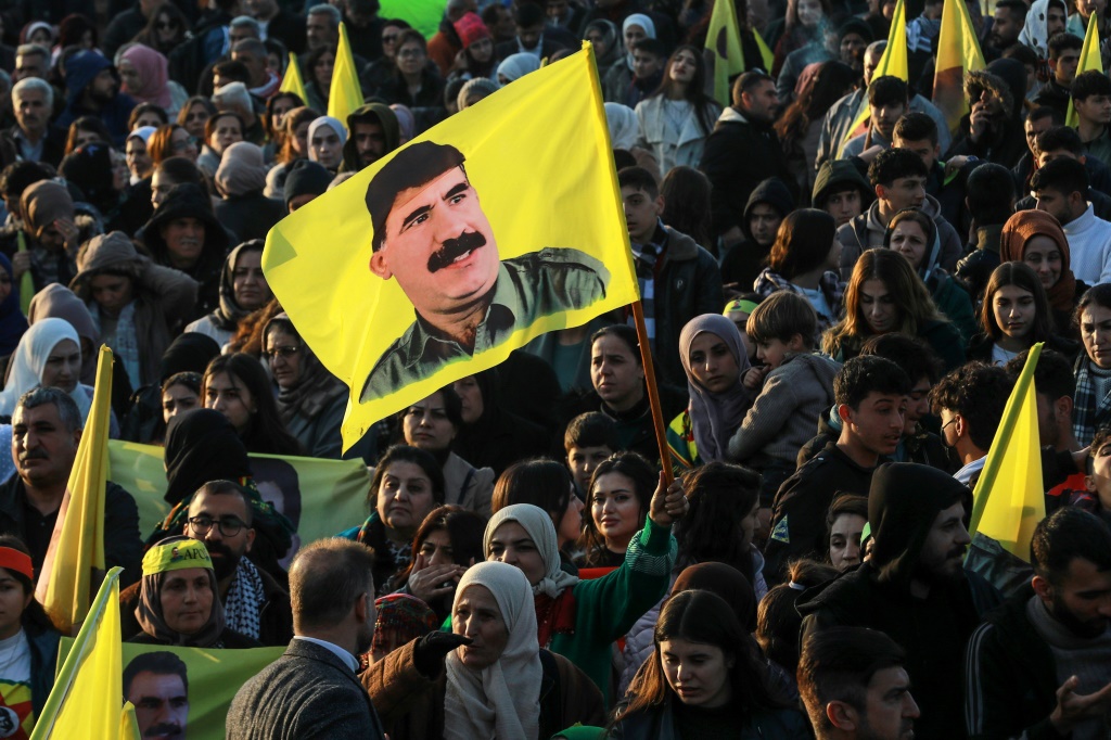 لا شك أن إنهاء الصراع الطويل الذي تسبب في مقتل أكثر من 40 ألف شخص، يصب في مصلحة الأكراد وتركيا برئاسة رجب طيب أردوغان (أ ف ب)