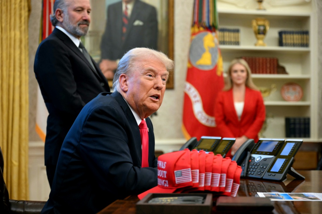    الرئيس الأميركي دونالد ترامب في البيت الأبيض في واشنطن بتاريخ 25 شباط/فبراير 2025 (أ ف ب)   