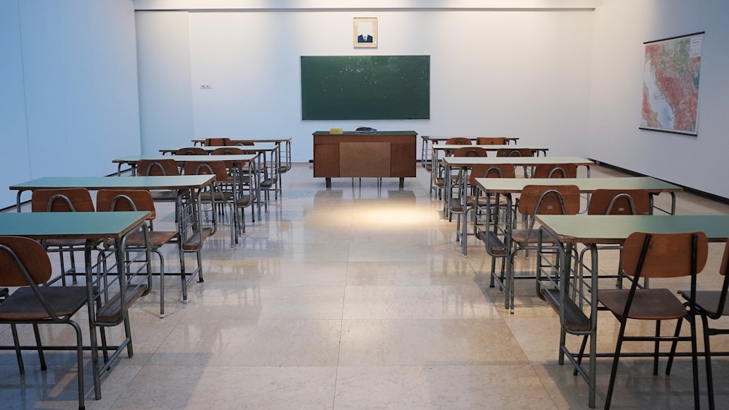 واقعة تهز الأردن.. طالبان يسكبان (الكاز) على زميليهما ويشعلان النار فيه (أونسبلاش)