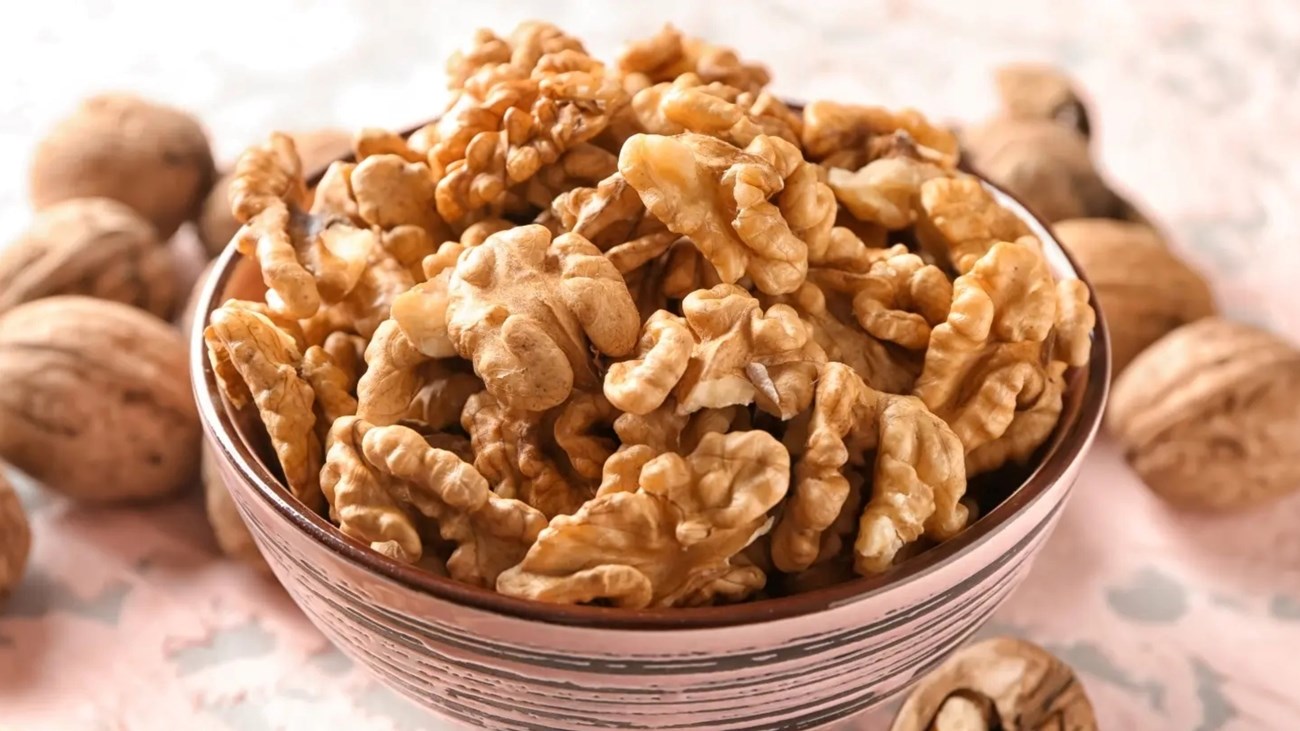 ما فائدة تناول حفنة من الجوز عند الإفطار في رمضان؟ (زهرة الخليج)