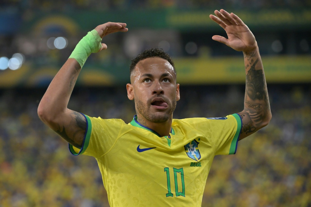 المهاجم البرازيلي نيمار في مباراة منتخب بلاده أمام فنزويلا في تصفيات كأس العالم لكرة القدم 2026، في 12 تشرين الأول/أكتوبر 2023 (أ ف ب)   