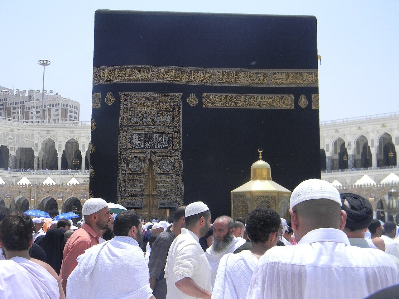 أداء يقيس رحلة أداء مناسك العمرة وزيارة المسجد النبوي لعام 1446هـ (بيكسابي)
