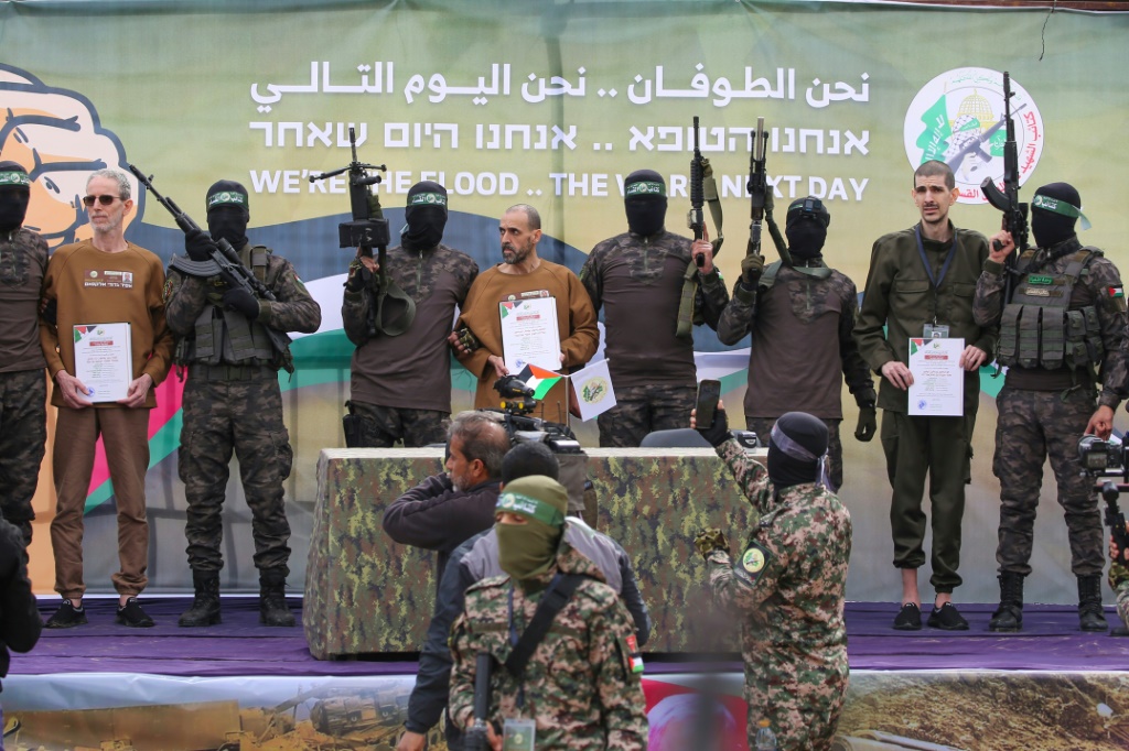 تجنب نتنياهو انتقاد ترامب علنا منذ أن كشف موقع أكسيوس عن المحادثات غير المسبوقة بين الولايات المتحدة وحماس يوم الأربعاء الماضي (أ ف ب)