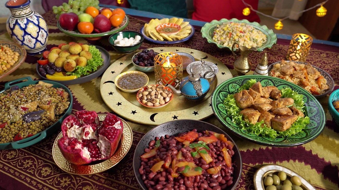 أطعمة يُفَضَّل تجنبها في سحور رمضان (زهرة الخليج)
